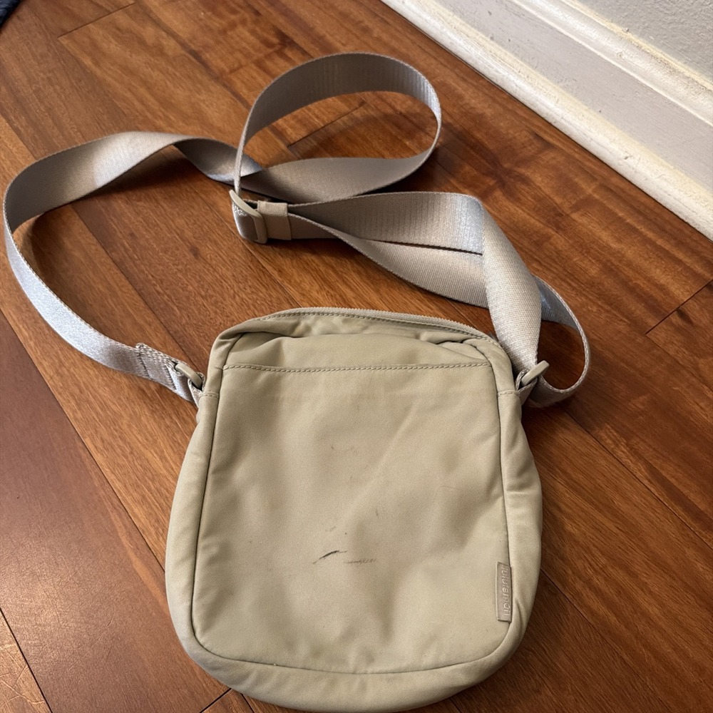 lululemon Wunderlust Crossbody Bag Mint Sage Green Adjustable Strap Silver Clasp - Picture 5 of 9